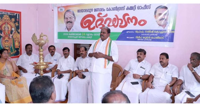 നവീന് ബാബുവിന്റെ ദുരൂഹ മരണം സര്ക്കാര് കുടുംബത്തെയും ജനങ്ങളെയും കബളിപ്പിക്കുന്നു : പ്രൊഫ. സതീഷ് കൊച്ചുപറമ്പില് നവീന് ബാബുവിന്റെ ദുരൂഹ മരണം സര്ക്കാര് കുടുംബത്തെയും ജനങ്ങളെയും കബളിപ്പിക്കുന്നു : പ്രൊഫ. സതീഷ് കൊച്ചുപറമ്പില്