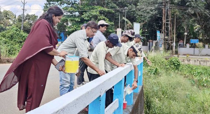 കളീക്കൽപ്പടി കലുങ്കും പരിസരവും വൃത്തിയാക്കി എൻ.എസ്.എസ് യൂണിറ്റ് കളീക്കൽപ്പടി കലുങ്കും പരിസരവും വൃത്തിയാക്കി എൻ.എസ്.എസ് യൂണിറ്റ്
