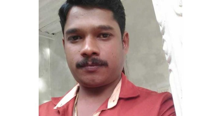 റാന്നിയിൽ യുവാവിനെ തൂങ്ങി മരിച്ച നിലയില് കണ്ടെത്തി റാന്നിയിൽ യുവാവിനെ തൂങ്ങി മരിച്ച നിലയില് കണ്ടെത്തി