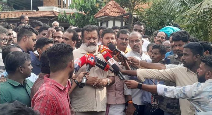 25 വർഷത്തിനുള്ളിൽ അനുമതി നൽകിയ പമ്പുകളുടെ എൻ ഒ സി പരിശോധിക്കും : കേന്ദ്ര മന്ത്രി സുരേഷ് ഗോപി 25 വർഷത്തിനുള്ളിൽ അനുമതി നൽകിയ പമ്പുകളുടെ എൻ ഒ സി പരിശോധിക്കും : കേന്ദ്ര മന്ത്രി സുരേഷ് ഗോപി