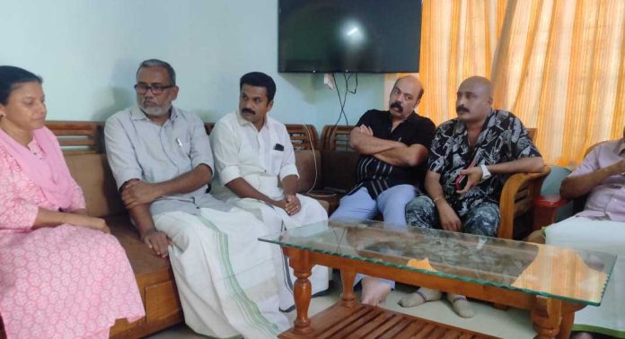 നവീൻ ബാബുവിന്റെ മരണത്തിൽ ശക്തമായ അന്വേഷണം നടത്തും : മന്ത്രി പി പ്രസാദ് നവീൻ ബാബുവിന്റെ മരണത്തിൽ ശക്തമായ അന്വേഷണം നടത്തും : മന്ത്രി പി പ്രസാദ്