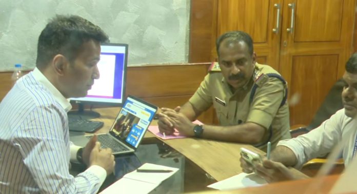 പാലക്കാട് കുഴൽപ്പണ വിവാദത്തിൽ കൂടുതൽ പരിശോധന, സിസിടിവി ദൃശ്യങ്ങൾ പരിശോധിച്ച് പോലീസ് പാലക്കാട് കുഴൽപ്പണ വിവാദത്തിൽ കൂടുതൽ പരിശോധന, സിസിടിവി ദൃശ്യങ്ങൾ പരിശോധിച്ച് പോലീസ്