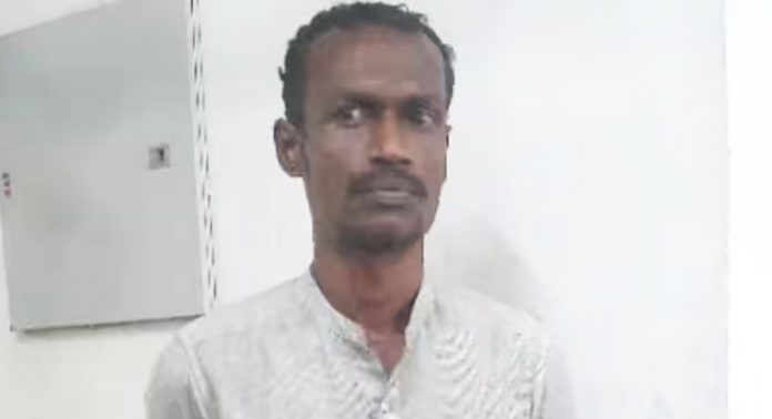 മാറാട് സ്വദേശികളായ ദമ്പതികളെ കൊല്ലുമെന്ന് ഭീഷണിപ്പെടുത്തിയ യുവാവ് പോലീസ് പിടിയില് മാറാട് സ്വദേശികളായ ദമ്പതികളെ കൊല്ലുമെന്ന് ഭീഷണിപ്പെടുത്തിയ യുവാവ് പോലീസ് പിടിയില്