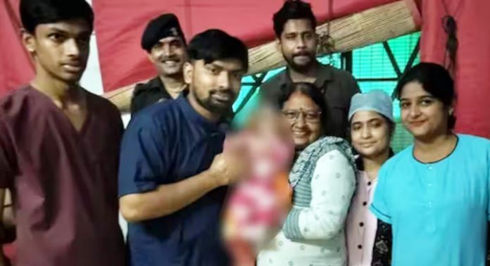 മാതാപിതാക്കൾ പാലത്തിൽ നിന്ന് വലിച്ചെറിഞ്ഞ ചോരക്കുഞ്ഞ് തിരികെ ജീവിതത്തിലേക്ക് മാതാപിതാക്കൾ പാലത്തിൽ നിന്ന് വലിച്ചെറിഞ്ഞ ചോരക്കുഞ്ഞ് തിരികെ ജീവിതത്തിലേക്ക്