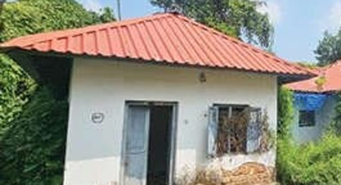 വർഷങ്ങൾ പഴക്കമുള്ള അടൂരിലെ പോലീസ് ക്വാർട്ടേഴ്സുകൾ പൊളിക്കാൻ സർക്കാർ അനുമതി വർഷങ്ങൾ പഴക്കമുള്ള അടൂരിലെ പോലീസ് ക്വാർട്ടേഴ്സുകൾ പൊളിക്കാൻ സർക്കാർ അനുമതി
