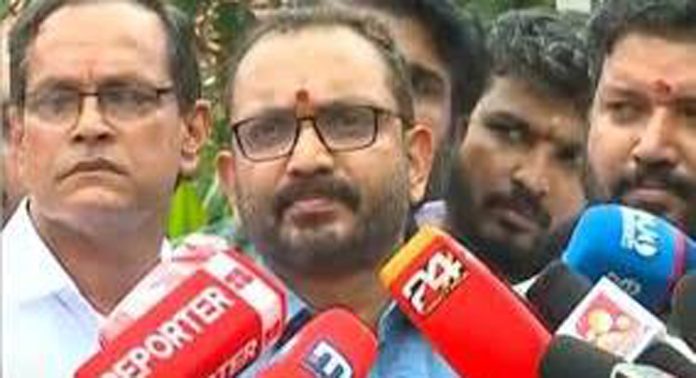 ചരിത്രത്തിൽ കേട്ട് കേൾവിയില്ലാത്ത ചതിയാണ് പിണറായി വിജയനും സിപിഐഎമ്മും നവീൻ ബാബുവിൻ്റെ കുടുംബത്തോട് ചെയ്തത് ; കെ സുരേന്ദ്രൻ ചരിത്രത്തിൽ കേട്ട് കേൾവിയില്ലാത്ത ചതിയാണ് പിണറായി വിജയനും സിപിഐഎമ്മും നവീൻ ബാബുവിൻ്റെ കുടുംബത്തോട് ചെയ്തത് ; കെ സുരേന്ദ്രൻ