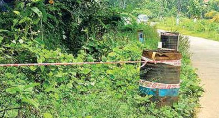 ഏനാത്ത് മിനി ഹൈവേ ചെറിയ പാലത്തിന്റെ വശം ഇടിഞ്ഞിട്ട് രണ്ട് വര്ഷം ; തിരിഞ്ഞു നോക്കാതെ അധികൃതര് ഏനാത്ത് മിനി ഹൈവേ ചെറിയ പാലത്തിന്റെ വശം ഇടിഞ്ഞിട്ട് രണ്ട് വര്ഷം ; തിരിഞ്ഞു നോക്കാതെ അധികൃതര്