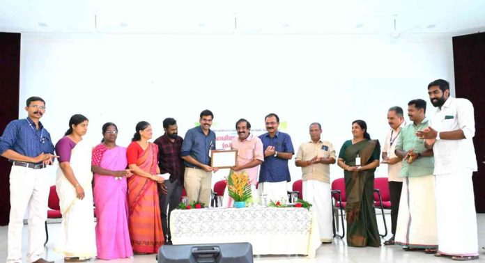 തുരുത്തിക്കാട് ബി എ എം കോളേജിനെ ഹരിത ക്യാമ്പസ് ആയി പ്രഖ്യാപിച്ചു തുരുത്തിക്കാട് ബി എ എം കോളേജിനെ ഹരിത ക്യാമ്പസ് ആയി പ്രഖ്യാപിച്ചു