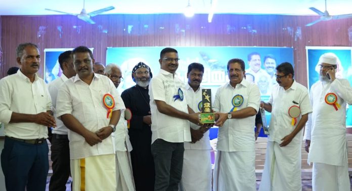കേരളീയം പുരസ്കാരം ഷിഹാബ് കെ സൈനുവിന് ലഭിച്ചു കേരളീയം പുരസ്കാരം ഷിഹാബ് കെ സൈനുവിന് ലഭിച്ചു