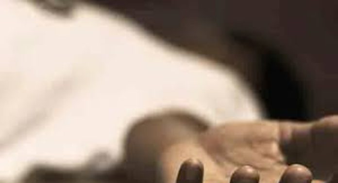 കോഴിക്കോട് സൗത്ത് ബീച്ചിന് സമീപം അടച്ചിട്ട കടയ്ക്കുള്ളിൽ യുവാവിനെ മരിച്ച നിലയിൽ കണ്ടെത്തി കോഴിക്കോട് സൗത്ത് ബീച്ചിന് സമീപം അടച്ചിട്ട കടയ്ക്കുള്ളിൽ യുവാവിനെ മരിച്ച നിലയിൽ കണ്ടെത്തി