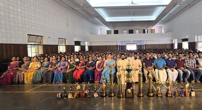 കുന്നംകുളം ബഥനി സെന്റ്. ജോൺസ് ഇംഗ്ലീഷ് ഹയർ സെക്കന്ററി സ്കൂളിൽ കലാ -കായിക – ശാസ്ത്രമേലകളിലെ പ്രതിഭകളെ അനുമോദിച്ചു കുന്നംകുളം ബഥനി സെന്റ്. ജോൺസ് ഇംഗ്ലീഷ് ഹയർ സെക്കന്ററി സ്കൂളിൽ കലാ -കായിക – ശാസ്ത്രമേലകളിലെ പ്രതിഭകളെ അനുമോദിച്ചു