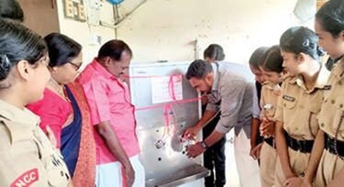 മെഴുവേലി പദ്മനാഭോദയം ഹയർ സെക്കൻഡറി സ്കൂളിൽ വിദ്യാർഥികൾക്കായി വാട്ടർ പ്യൂരിഫയർ സ്ഥാപിച്ചു മെഴുവേലി പദ്മനാഭോദയം ഹയർ സെക്കൻഡറി സ്കൂളിൽ വിദ്യാർഥികൾക്കായി വാട്ടർ പ്യൂരിഫയർ സ്ഥാപിച്ചു