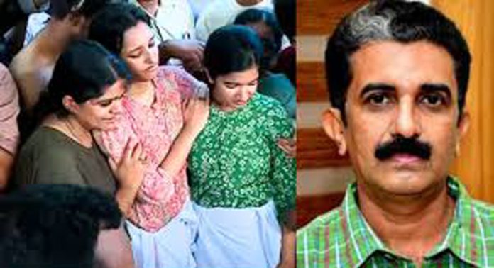 നവീന് ബാബുവിന്റെ മരണം ; ഇന്ക്വസ്റ്റ് അടക്കമുള്ള തുടര്നടപടികളില് പോലീസ് വീഴ്ച വരുത്തിയെന്ന് കുടുംബം നവീന് ബാബുവിന്റെ മരണം ; ഇന്ക്വസ്റ്റ് അടക്കമുള്ള തുടര്നടപടികളില് പോലീസ് വീഴ്ച വരുത്തിയെന്ന് കുടുംബം