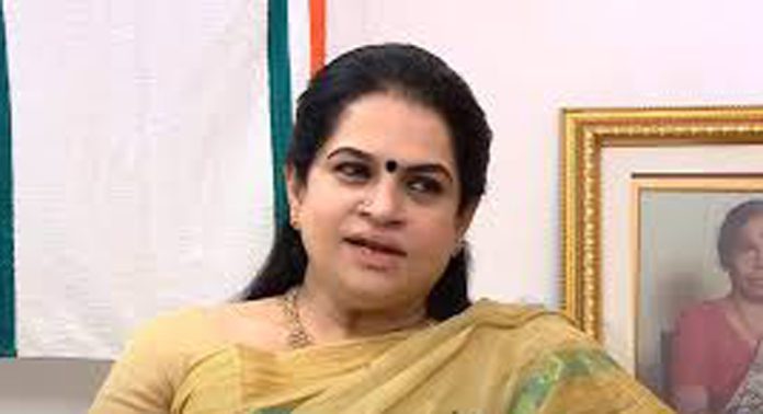 രാഹുൽ മാങ്കൂട്ടത്തിലിനെതിരെയും ഷാഫി പറമ്പിൽ എംപിക്കെതിരെയും രൂക്ഷവിമർശനവുമായി ബിജെപി നേതാവ് പത്മജ വേണുഗോപാൽ രാഹുൽ മാങ്കൂട്ടത്തിലിനെതിരെയും ഷാഫി പറമ്പിൽ എംപിക്കെതിരെയും രൂക്ഷവിമർശനവുമായി ബിജെപി നേതാവ് പത്മജ വേണുഗോപാൽ