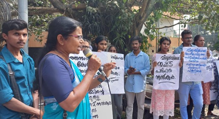 അംഗീകാരമില്ലാത്ത കോഴ്സ് നടത്തി തട്ടിപ്പ് ; മാതാ കോളേജ് ഓഫ് മെഡിക്കൽ ടെക്നോളജിക്കെതിരെ പരാതിയുമായി വിദ്യാർത്ഥികൾ അംഗീകാരമില്ലാത്ത കോഴ്സ് നടത്തി തട്ടിപ്പ് ; മാതാ കോളേജ് ഓഫ് മെഡിക്കൽ ടെക്നോളജിക്കെതിരെ പരാതിയുമായി വിദ്യാർത്ഥികൾ