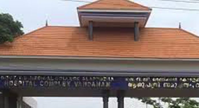പത്തനംതിട്ടയിലെ പ്ലസ്ടു വിദ്യാര്ത്ഥിനിയുടെ മരണം ; കൂടുതൽ അന്വേഷണവുമായി പോലീസ് പത്തനംതിട്ടയിലെ പ്ലസ്ടു വിദ്യാര്ത്ഥിനിയുടെ മരണം ; കൂടുതൽ അന്വേഷണവുമായി പോലീസ്