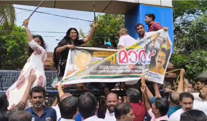 കണ്ണൂര് കലക്ടറുടെ പങ്ക് അന്വേഷിക്കണം ; കോണ്ഗ്രസ് മാര്ച്ചില് വ്യാപക സംഘര്ഷം കണ്ണൂര് കലക്ടറുടെ പങ്ക് അന്വേഷിക്കണം ; കോണ്ഗ്രസ് മാര്ച്ചില് വ്യാപക സംഘര്ഷം