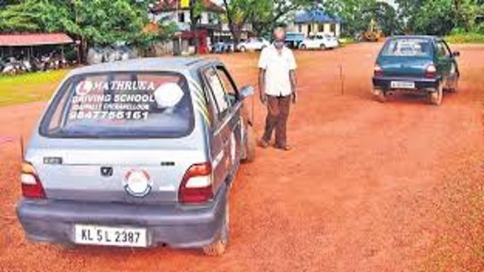 ഡ്രൈവിങ് ലൈസൻസ് സർവീസ് ചാർജ് കുറച്ചു ഡ്രൈവിങ് ലൈസൻസ് സർവീസ് ചാർജ് കുറച്ചു