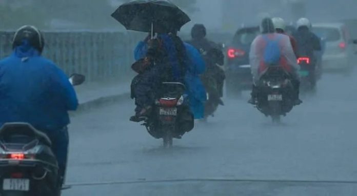 സംസ്ഥാനത്ത് മഴ കനത്തേക്കും ; വരും ദിവസങ്ങളിൽ ഇടിമിന്നലോടു കൂടിയ മഴയ്ക്ക് സാധ്യത സംസ്ഥാനത്ത് മഴ കനത്തേക്കും ; വരും ദിവസങ്ങളിൽ ഇടിമിന്നലോടു കൂടിയ മഴയ്ക്ക് സാധ്യത