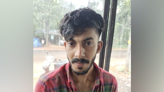 വിദ്യാർത്ഥികളെയും യുവാക്കളെയും ലക്ഷ്യമിട്ട് ലഹരി വിൽപ്പന നടത്തുന്ന സംഘത്തിലെ മുഖ്യ കണ്ണി പിടിയിൽ വിദ്യാർത്ഥികളെയും യുവാക്കളെയും ലക്ഷ്യമിട്ട് ലഹരി വിൽപ്പന നടത്തുന്ന സംഘത്തിലെ മുഖ്യ കണ്ണി പിടിയിൽ