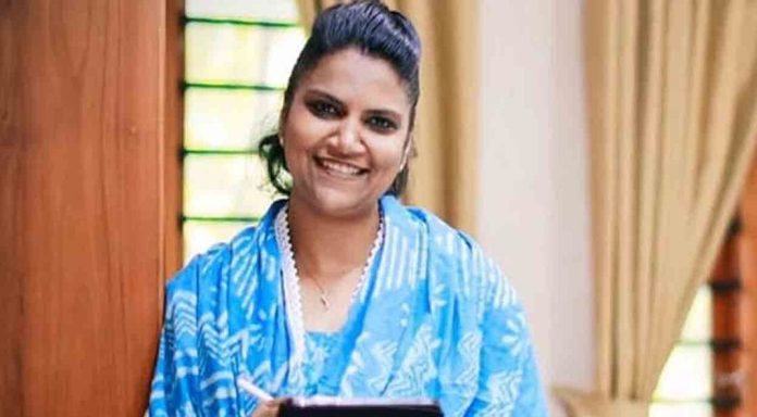 ഷാനിമോള് ഉസ്മാന്റെ മുറിയിലെ പരിശോധന ; വനിതാ കമ്മീഷന് പരാതി നല്കി ജെബി മേത്തര് ഷാനിമോള് ഉസ്മാന്റെ മുറിയിലെ പരിശോധന ; വനിതാ കമ്മീഷന് പരാതി നല്കി ജെബി മേത്തര്