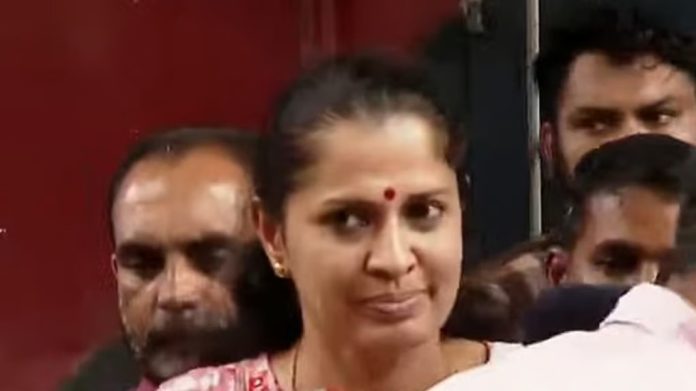 എഡിഎമ്മിന്റെ മരണത്തില് ദുഃഖമുണ്ട് ; കേസില് കൃത്യമായ അന്വേഷണം വേണം ; പി പി ദിവ്യ ജയില് മോചിതയായി എഡിഎമ്മിന്റെ മരണത്തില് ദുഃഖമുണ്ട് ; കേസില് കൃത്യമായ അന്വേഷണം വേണം ; പി പി ദിവ്യ ജയില് മോചിതയായി