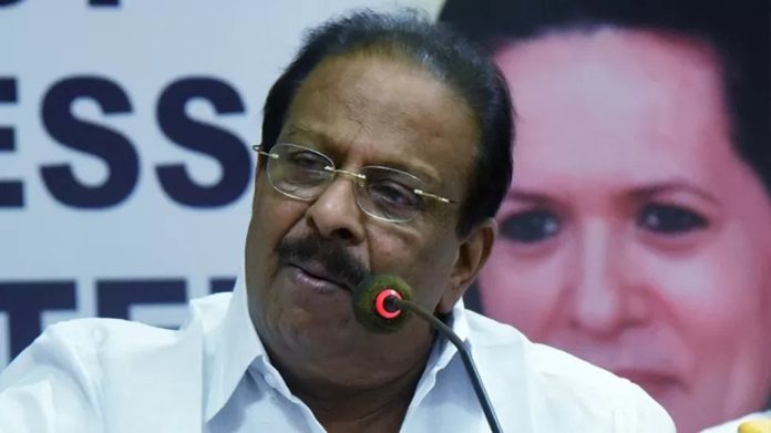 പോലീസ് അറിവോടെയാണ് ദിവ്യ ഒളിവില് പോയത് : കെ സുധാകരന് പോലീസ് അറിവോടെയാണ് ദിവ്യ ഒളിവില് പോയത് : കെ സുധാകരന്
