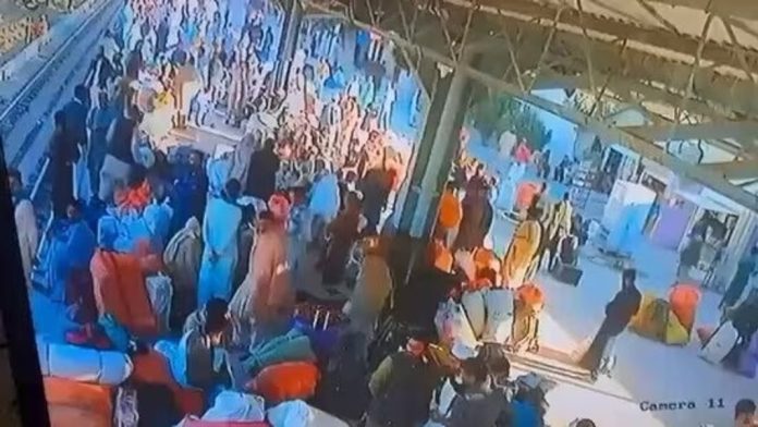 പാക്കിസ്ഥാനിലെ റെയിൽവേ സ്റ്റേഷനിൽ സ്ഫോടനം ; 16 പേർ കൊല്ലപ്പെട്ടു, 30 പേർക്ക് പരിക്ക് പാക്കിസ്ഥാനിലെ റെയിൽവേ സ്റ്റേഷനിൽ സ്ഫോടനം ; 16 പേർ കൊല്ലപ്പെട്ടു, 30 പേർക്ക് പരിക്ക്