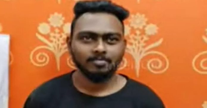 മുലയൂട്ടുന്ന യുവതിയുടെ ഫോട്ടോ എടുക്കാൻ ശ്രമം : യുവാവ് പിടിയിൽ മുലയൂട്ടുന്ന യുവതിയുടെ ഫോട്ടോ എടുക്കാൻ ശ്രമം : യുവാവ് പിടിയിൽ
