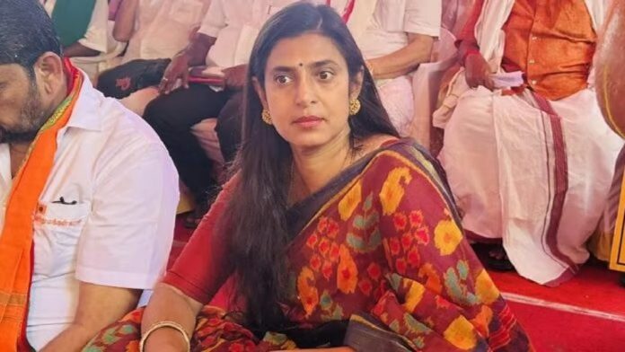 തെലുങ്കര്ക്കെതിരായ അപകീര്ത്തി പരാമര്ശം ; ജാമ്യം തേടി ഒളിവിൽ പോയ നടി കസ്തൂരി തെലുങ്കര്ക്കെതിരായ അപകീര്ത്തി പരാമര്ശം ; ജാമ്യം തേടി ഒളിവിൽ പോയ നടി കസ്തൂരി