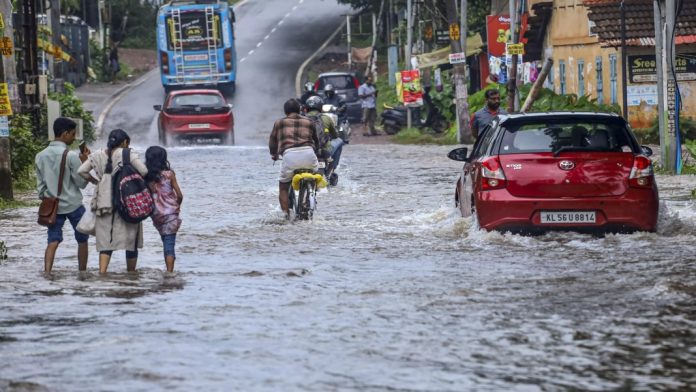 ചക്രവാതചുഴി ; സംസ്ഥാനത്ത് വരും ദിവസങ്ങളിൽ ശക്തമായ മഴയ്ക്ക് സാധ്യത ചക്രവാതചുഴി ; സംസ്ഥാനത്ത് വരും ദിവസങ്ങളിൽ ശക്തമായ മഴയ്ക്ക് സാധ്യത