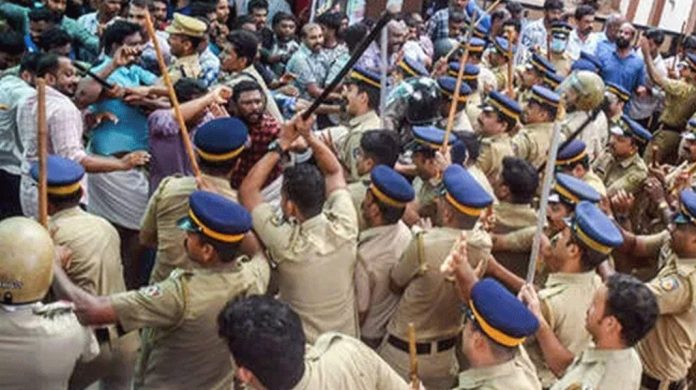 കോഴിക്കോട് ഹർത്താലിനിടെ സംഘർഷം ; 6 പേർ അറസ്റ്റിൽ കോഴിക്കോട് ഹർത്താലിനിടെ സംഘർഷം ; 6 പേർ അറസ്റ്റിൽ