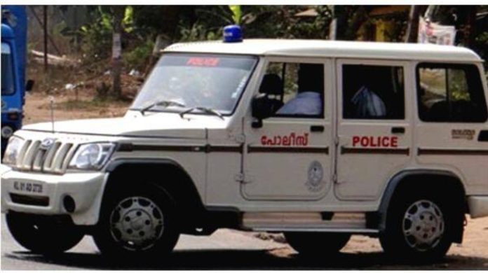 ഇൻസ്റ്റഗ്രാം കമൻ്റിനെ ചൊല്ലി തർക്കം ; വിദ്യാർത്ഥികൾ തമ്മിലുണ്ടായ കയ്യാങ്കളിയിൽ പ്രിൻസിപ്പലിന് പരിക്ക് ഇൻസ്റ്റഗ്രാം കമൻ്റിനെ ചൊല്ലി തർക്കം ; വിദ്യാർത്ഥികൾ തമ്മിലുണ്ടായ കയ്യാങ്കളിയിൽ പ്രിൻസിപ്പലിന് പരിക്ക്