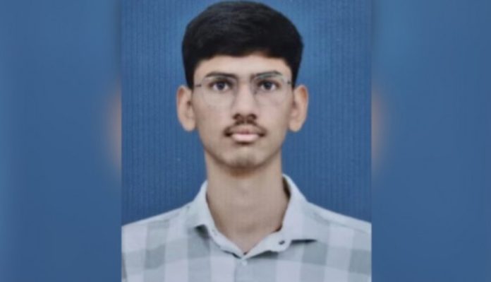 ഗുജറാത്തിൽ റാഗിങ്ങിനിടെ എംബിബിഎസ് വിദ്യാർഥി മരിച്ചു ; സംഭവത്തിൽ 15 സീനിയർ വിദ്യാർഥികൾക്കെതിരെ കേസ് ഗുജറാത്തിൽ റാഗിങ്ങിനിടെ എംബിബിഎസ് വിദ്യാർഥി മരിച്ചു ; സംഭവത്തിൽ 15 സീനിയർ വിദ്യാർഥികൾക്കെതിരെ കേസ്
