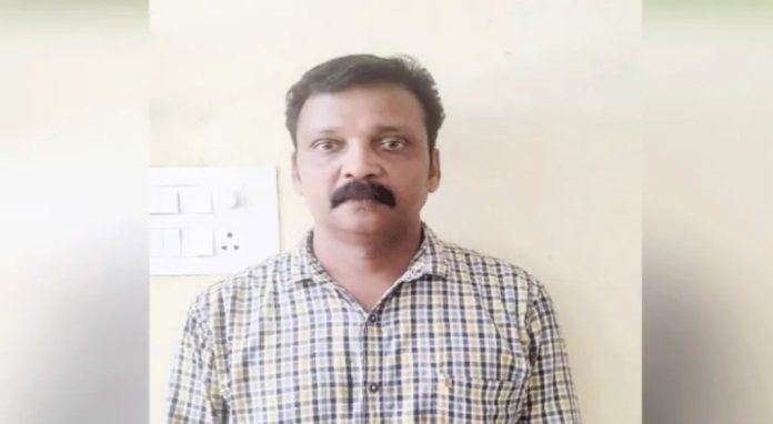 ജാമ്യത്തിലിറങ്ങി മുങ്ങിയ പ്രതി 22 വർഷത്തിനുശേഷം പിടിയിൽ ജാമ്യത്തിലിറങ്ങി മുങ്ങിയ പ്രതി 22 വർഷത്തിനുശേഷം പിടിയിൽ