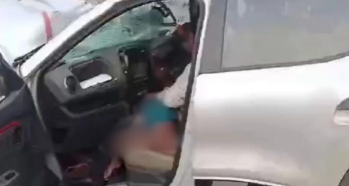 നിർത്തിയിട്ടിരുന്ന സിമൻ്റ് മിക്സറിൽ കാർ ഇടിച്ച് യുവാവും രണ്ട് വയസ്സുള്ള മകനും മരിച്ചു നിർത്തിയിട്ടിരുന്ന സിമൻ്റ് മിക്സറിൽ കാർ ഇടിച്ച് യുവാവും രണ്ട് വയസ്സുള്ള മകനും മരിച്ചു