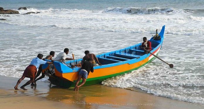 കണ്ണൂരില് മത്സ്യബന്ധനത്തിന് പോയ ബോട്ട് ഉള്ക്കടലില് കുടുങ്ങി കണ്ണൂരില് മത്സ്യബന്ധനത്തിന് പോയ ബോട്ട് ഉള്ക്കടലില് കുടുങ്ങി