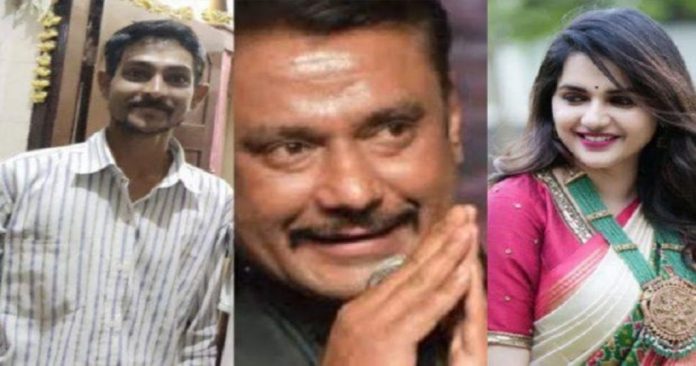രേണുകസ്വാമി വധക്കേസ് : 1300 പേജുള്ള അധിക കുറ്റപത്രം സമർപ്പിച്ച് അന്വേഷണസംഘം രേണുകസ്വാമി വധക്കേസ് : 1300 പേജുള്ള അധിക കുറ്റപത്രം സമർപ്പിച്ച് അന്വേഷണസംഘം