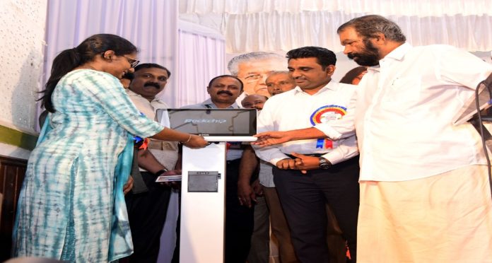 മോട്ടോർ തൊഴിലാളി ക്ഷേമനിധി ബോർഡിൽ ഇനി എ ഐ റിസപ്ഷനിസ്റ്റ് ; പ്രവർത്തനങ്ങൾ കൂടുതൽ കാര്യക്ഷമമാക്കുമെന്ന് മന്ത്രി വി ശിവൻകുട്ടി മോട്ടോർ തൊഴിലാളി ക്ഷേമനിധി ബോർഡിൽ ഇനി എ ഐ റിസപ്ഷനിസ്റ്റ് ; പ്രവർത്തനങ്ങൾ കൂടുതൽ കാര്യക്ഷമമാക്കുമെന്ന് മന്ത്രി വി ശിവൻകുട്ടി