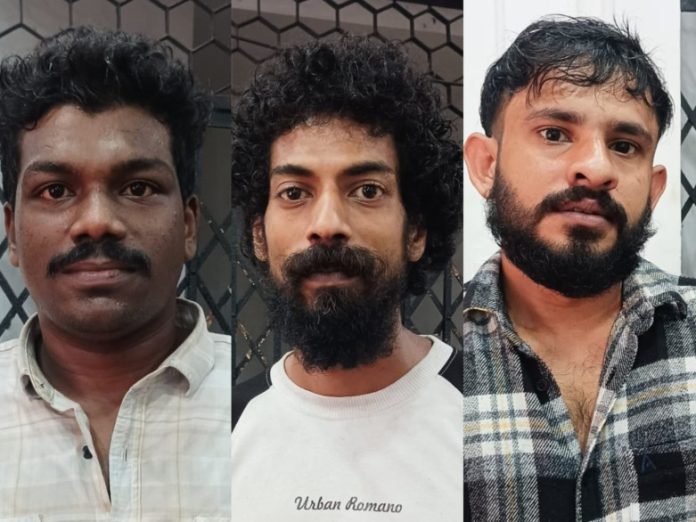 യുവാവിനെ കൊലപ്പെടുത്താൻ ശ്രമിച്ച കേസിൽ മൂന്നുപേർ അറസ്റ്റിൽ യുവാവിനെ കൊലപ്പെടുത്താൻ ശ്രമിച്ച കേസിൽ മൂന്നുപേർ അറസ്റ്റിൽ