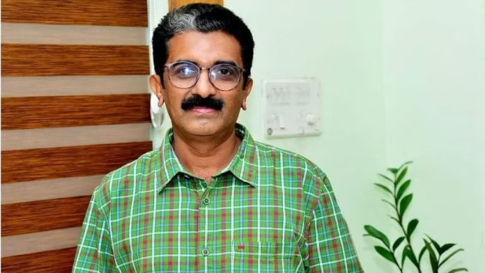 നവീന്ബാബുവിന്റെ മരണം സിബിഐ അന്വേഷിക്കണമെന്ന് കുടുംബം ഹൈക്കോടതിയില് നവീന്ബാബുവിന്റെ മരണം സിബിഐ അന്വേഷിക്കണമെന്ന് കുടുംബം ഹൈക്കോടതിയില്