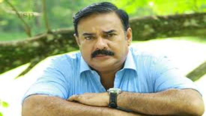 നടിയുടെ പരാതിയില് നടന് മണിയന്പിള്ള രാജുവിനെതിരെ കേസ് നടിയുടെ പരാതിയില് നടന് മണിയന്പിള്ള രാജുവിനെതിരെ കേസ്