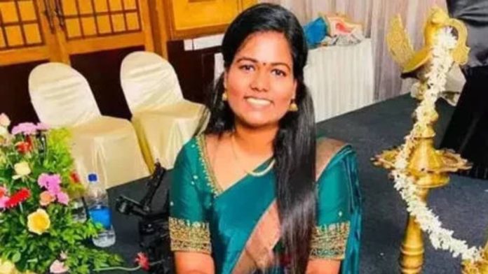 നഴ്സിങ് വിദ്യാര്ഥി അമ്മു സജീവിന്റെ മരണം ; വിശദമായ അന്വേഷണം നടത്തി ദുരൂഹത നീക്കണമെന്നാവശ്യപ്പെട്ട് രമേശ് ചെന്നിത്തല മുഖ്യമന്ത്രിക്കു കത്ത് നല്കി നഴ്സിങ് വിദ്യാര്ഥി അമ്മു സജീവിന്റെ മരണം ; വിശദമായ അന്വേഷണം നടത്തി ദുരൂഹത നീക്കണമെന്നാവശ്യപ്പെട്ട് രമേശ് ചെന്നിത്തല മുഖ്യമന്ത്രിക്കു കത്ത് നല്കി