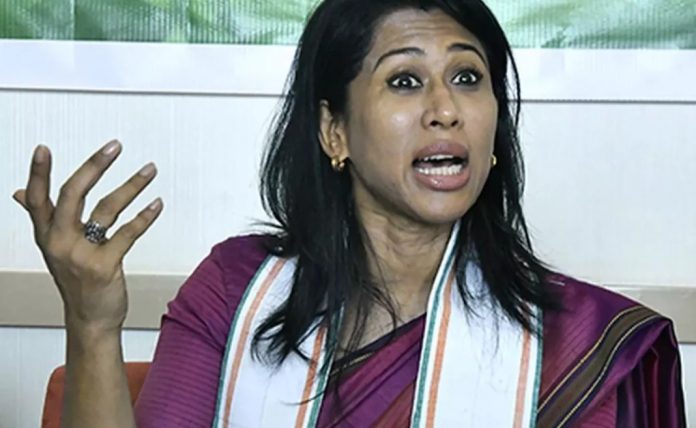 ഷമ മുഹമ്മദിനെ വാട്സ്ആപ്പ് ഗ്രൂപ്പിൽ നിന്ന് നീക്കി കെപിസിസി മീഡിയ സെൽ ഷമ മുഹമ്മദിനെ വാട്സ്ആപ്പ് ഗ്രൂപ്പിൽ നിന്ന് നീക്കി കെപിസിസി മീഡിയ സെൽ