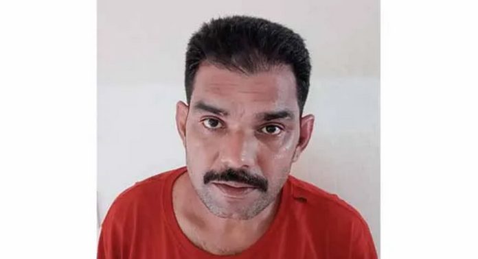 വൈദികന് ചമഞ്ഞ് മാല മോഷ്ടിച്ചു ; പ്രതിയെ പിടികൂടി അടൂര് പോലീസ് വൈദികന് ചമഞ്ഞ് മാല മോഷ്ടിച്ചു ; പ്രതിയെ പിടികൂടി അടൂര് പോലീസ്
