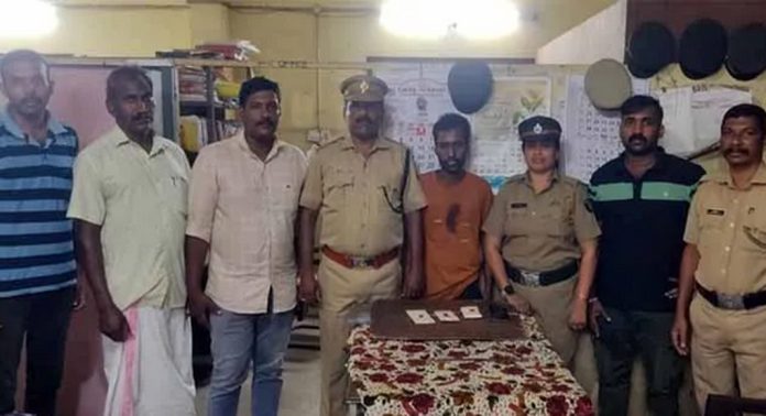 ബ്രൗണ്ഷുഗറും കഞ്ചാവുമായി അന്യസംസ്ഥാന തൊഴിലാളി എക്സൈസിന്റെ പിടിയിലായി ബ്രൗണ്ഷുഗറും കഞ്ചാവുമായി അന്യസംസ്ഥാന തൊഴിലാളി എക്സൈസിന്റെ പിടിയിലായി