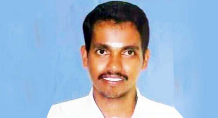 അശ്വിനി കുമാര് വധക്കേസ് : മൂന്നാം പ്രതി മാത്രം കുറ്റക്കാരന്, 14ല് 13 പേരെയും കോടതി വെറുതെ വിട്ടു അശ്വിനി കുമാര് വധക്കേസ് : മൂന്നാം പ്രതി മാത്രം കുറ്റക്കാരന്, 14ല് 13 പേരെയും കോടതി വെറുതെ വിട്ടു