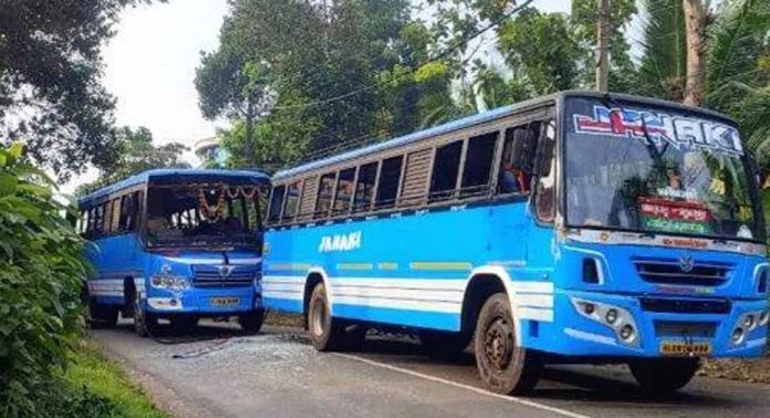 തിരുവല്ലയിൽ സ്വകാര്യ ബസുകൾ കൂട്ടിയിടിച്ചു തിരുവല്ലയിൽ സ്വകാര്യ ബസുകൾ കൂട്ടിയിടിച്ചു