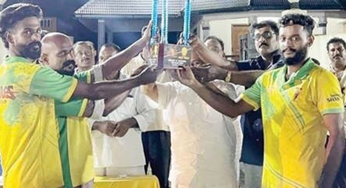 വള്ളിക്കോട്-കോട്ടയം സെയ്ന്റ് മേരീസ് യൂത്ത് അസോസിയേഷന്റെ നേതൃത്വത്തിൽ വടംവലി ടൂർണമെന്റ് നടത്തി വള്ളിക്കോട്-കോട്ടയം സെയ്ന്റ് മേരീസ് യൂത്ത് അസോസിയേഷന്റെ നേതൃത്വത്തിൽ വടംവലി ടൂർണമെന്റ് നടത്തി