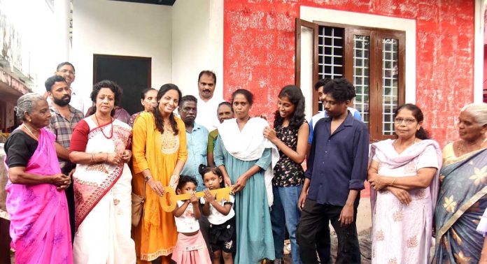 ഡോ.എം.എസ്. സുനിലിന്റെ 331 -മത് സ്നേഹഭവനം ക്യാൻസർ രോഗിയായ ഷിജിക്കും ഷിജിയുടെ കുടുംബത്തിനും ഡോ.എം.എസ്. സുനിലിന്റെ 331 -മത് സ്നേഹഭവനം ക്യാൻസർ രോഗിയായ ഷിജിക്കും ഷിജിയുടെ കുടുംബത്തിനും